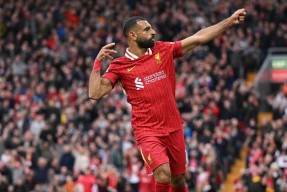 持续失利首场状态出色，TES观众沸腾！，萨拉赫重返赛场上演精彩一战